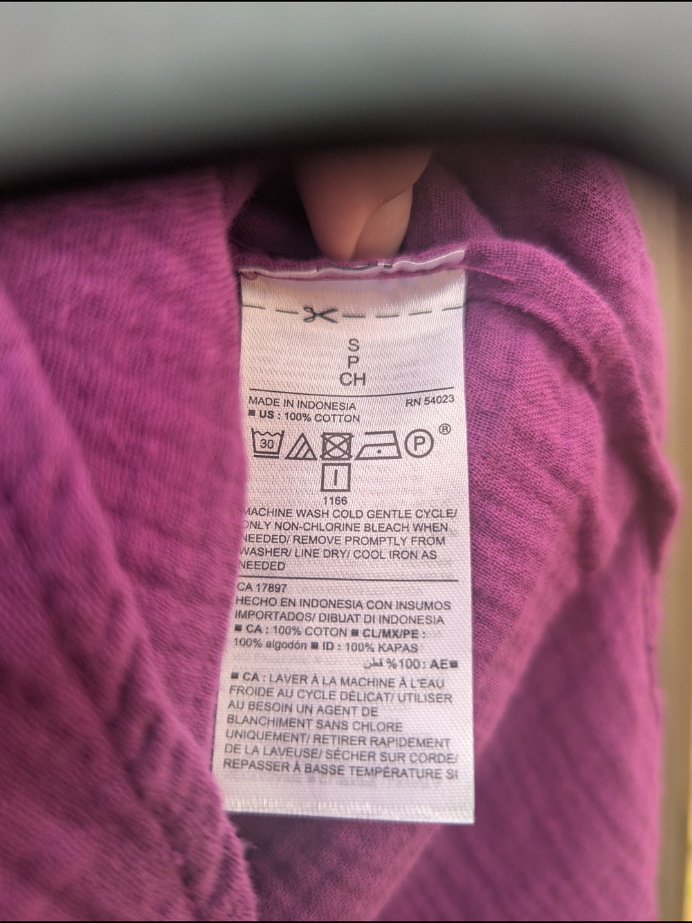 Old Navy Magenta Textured Cotton V-Neck Tank Top - Picture 4 of 4